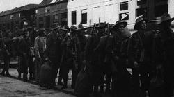 Sydney, December 1939. Troops of the 2nd Australian Infantry queue up to embark for overseas duty.